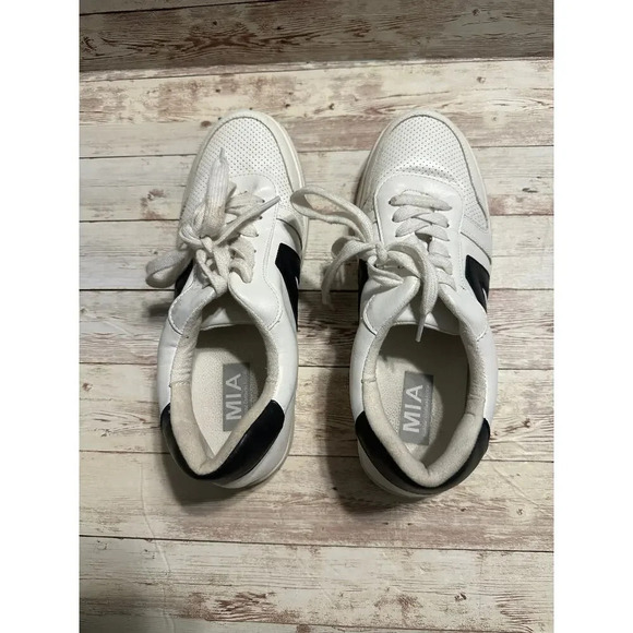MIA Krew Perforated White Sneakers Leather Women's Size 8.5 Lace Up Tennis Shoes - Picture 5 of 11